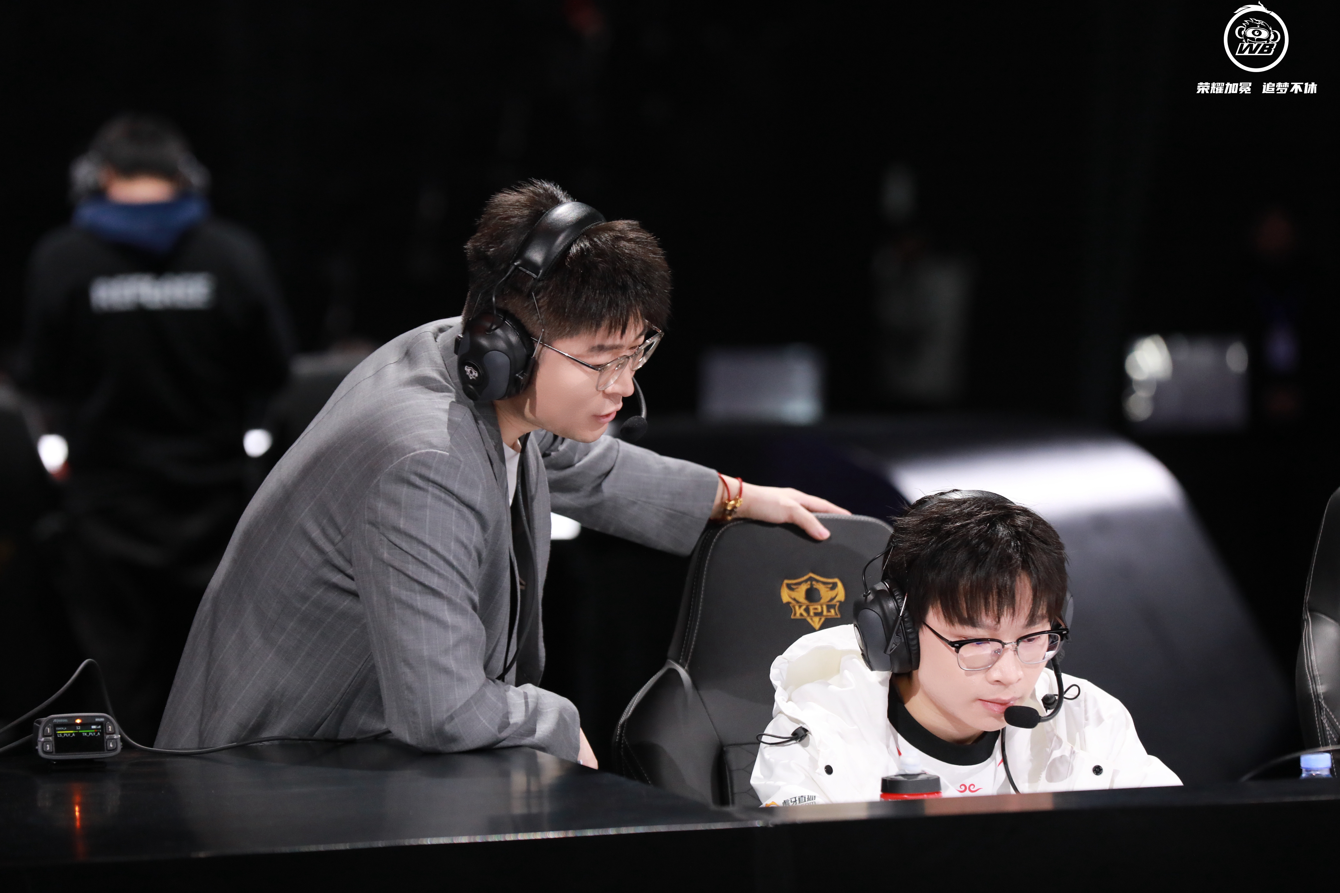 WBG险胜BRO,Bin团战一打五焦点之战成都决赛之夜,技惊四座 WBG险胜BRO,Bin团战一打五焦点之战成都决赛之夜,技惊四座