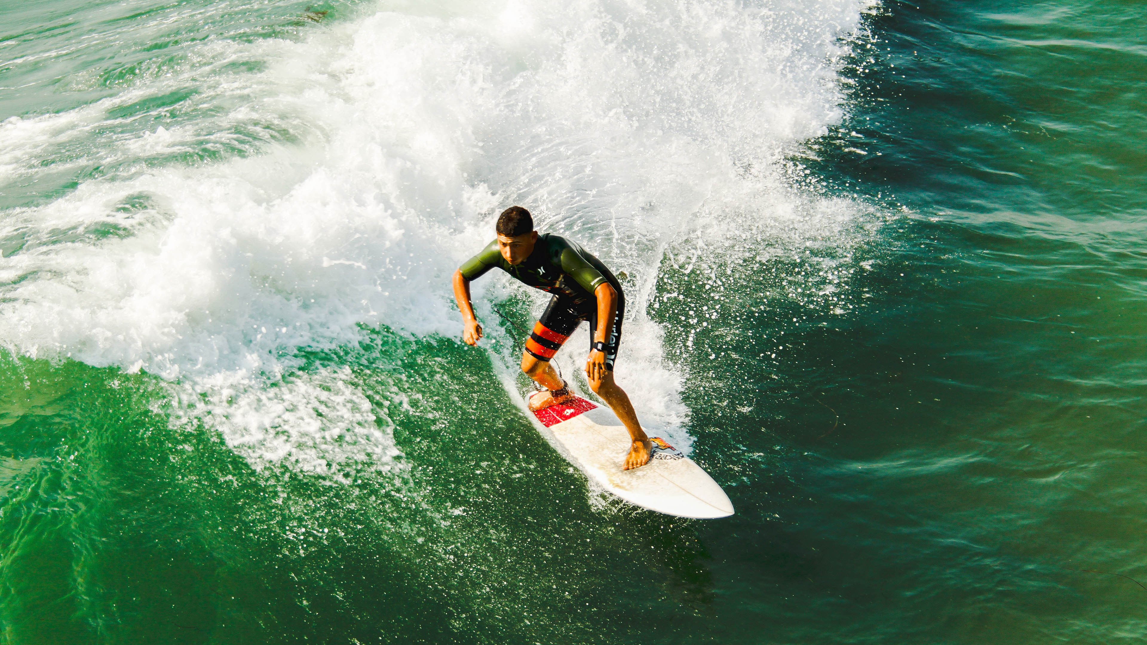 铁闸阿拉巴锁死对手咽喉，红军压哨绝杀书写血色浪漫